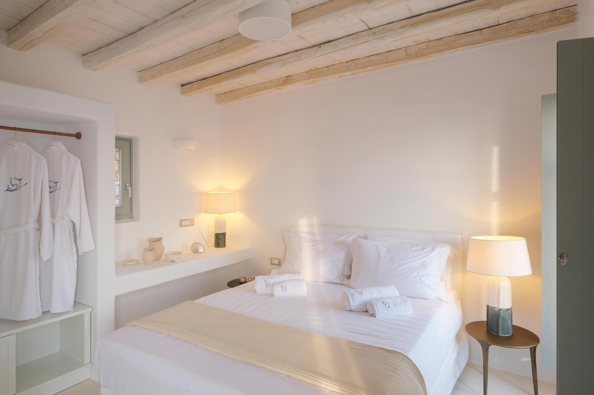 Odyssey Rock Milos Sunset Suites Plaka  Extérieur photo