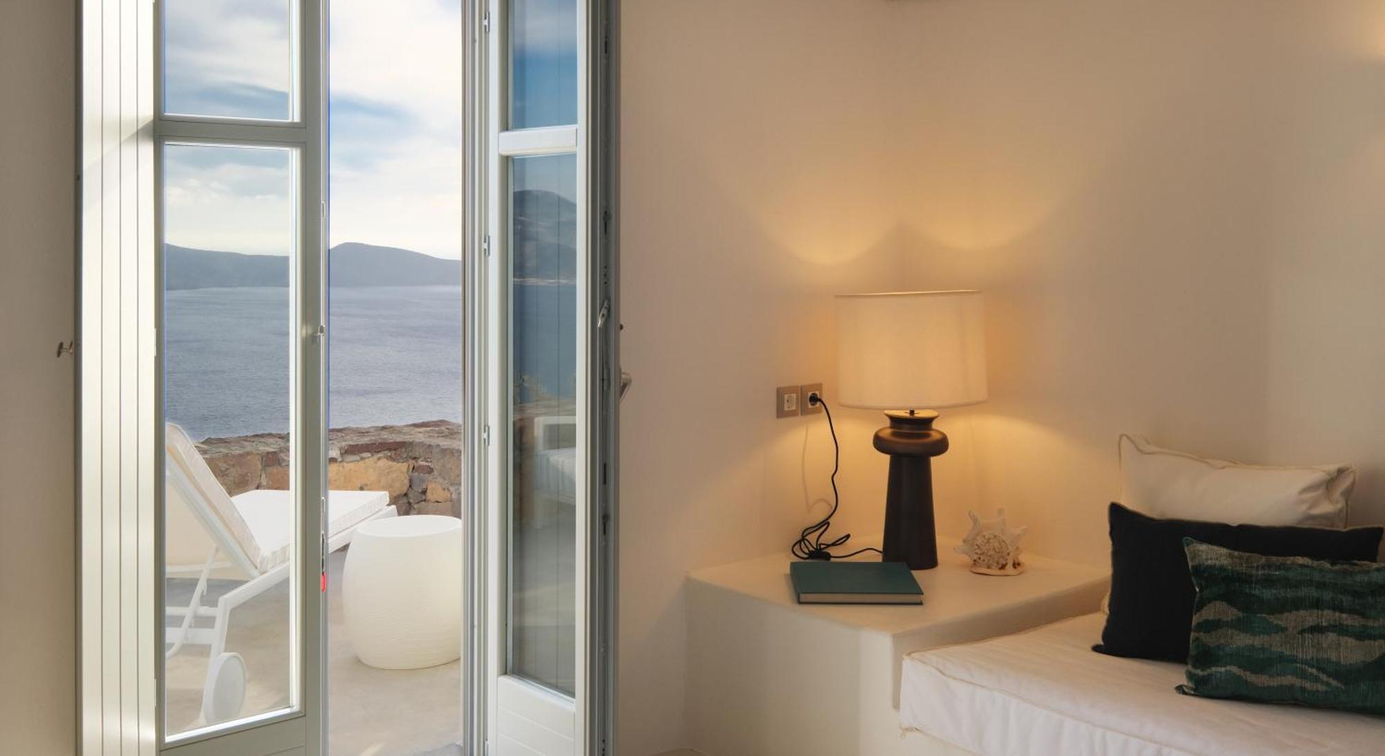 Odyssey Rock Milos Sunset Suites Plaka  Extérieur photo