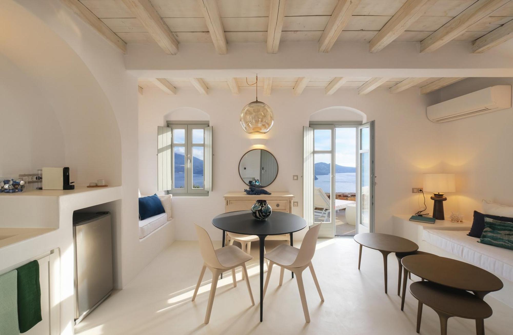 Odyssey Rock Milos Sunset Suites Plaka  Extérieur photo