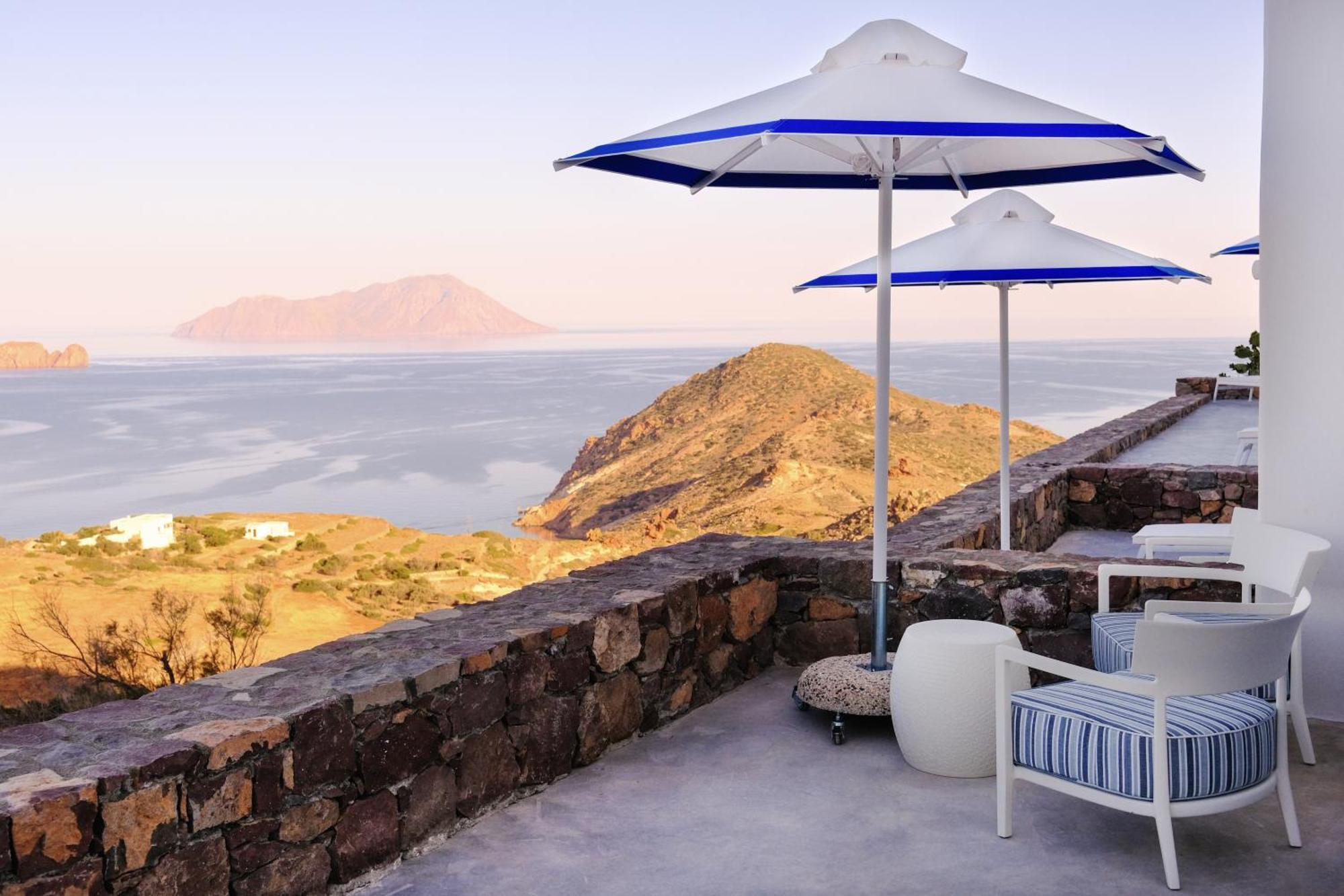 Odyssey Rock Milos Sunset Suites Plaka  Extérieur photo