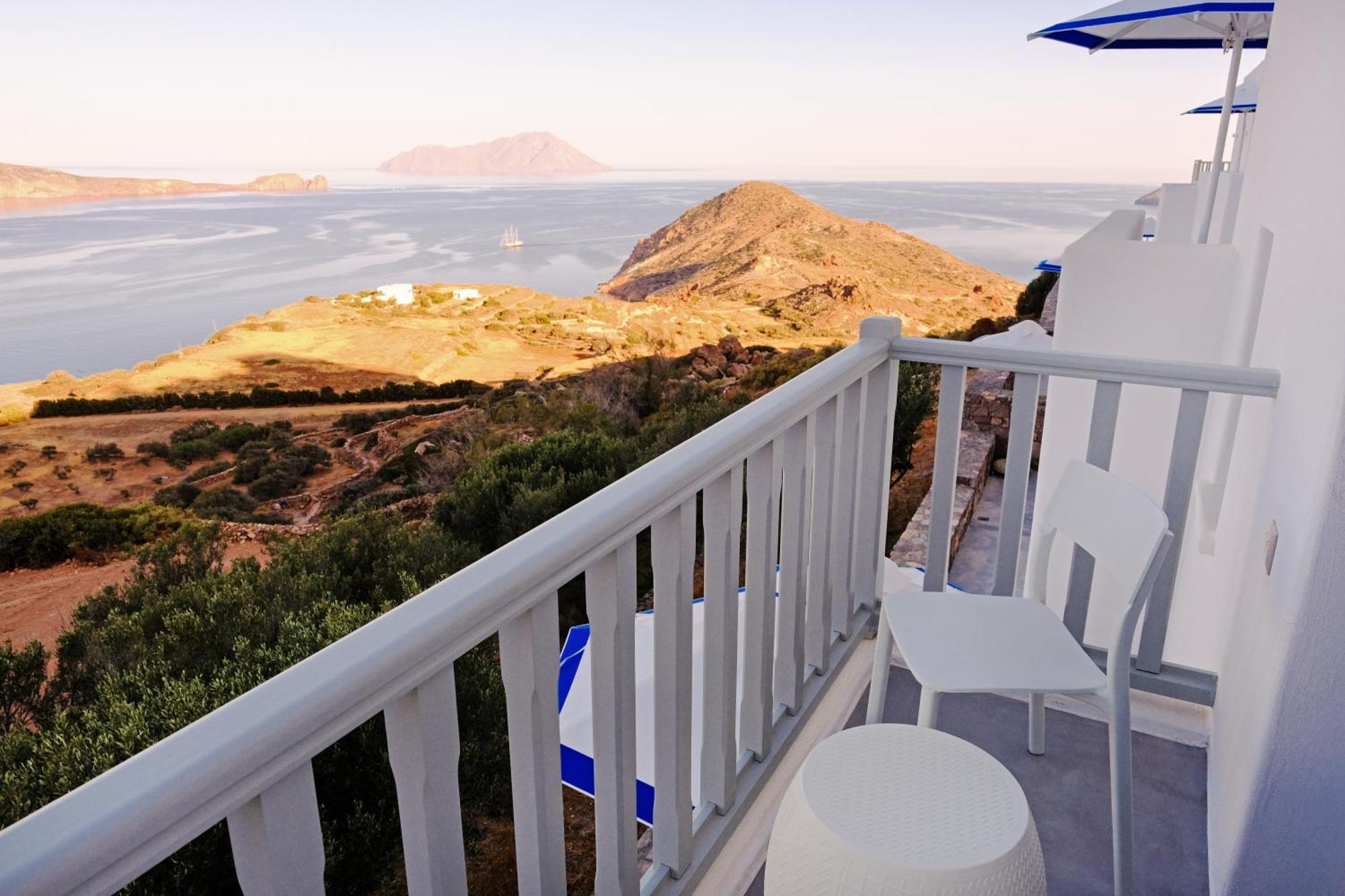 Odyssey Rock Milos Sunset Suites Plaka  Extérieur photo