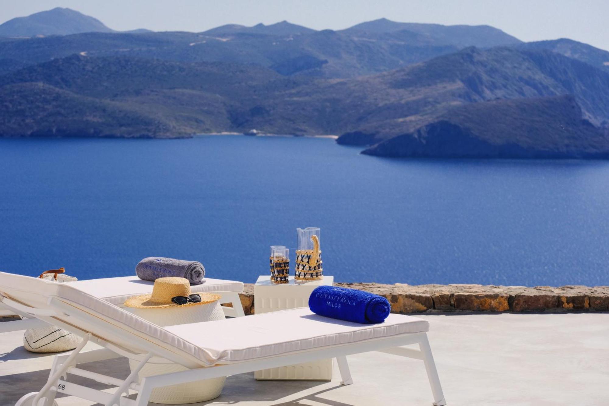 Odyssey Rock Milos Sunset Suites Plaka  Extérieur photo
