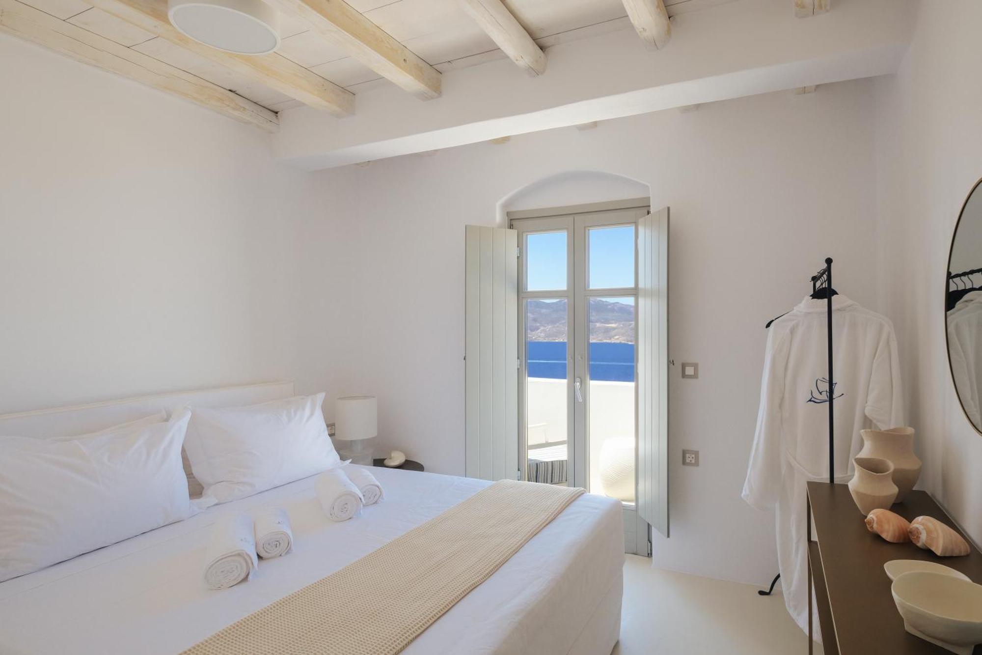 Odyssey Rock Milos Sunset Suites Plaka  Extérieur photo