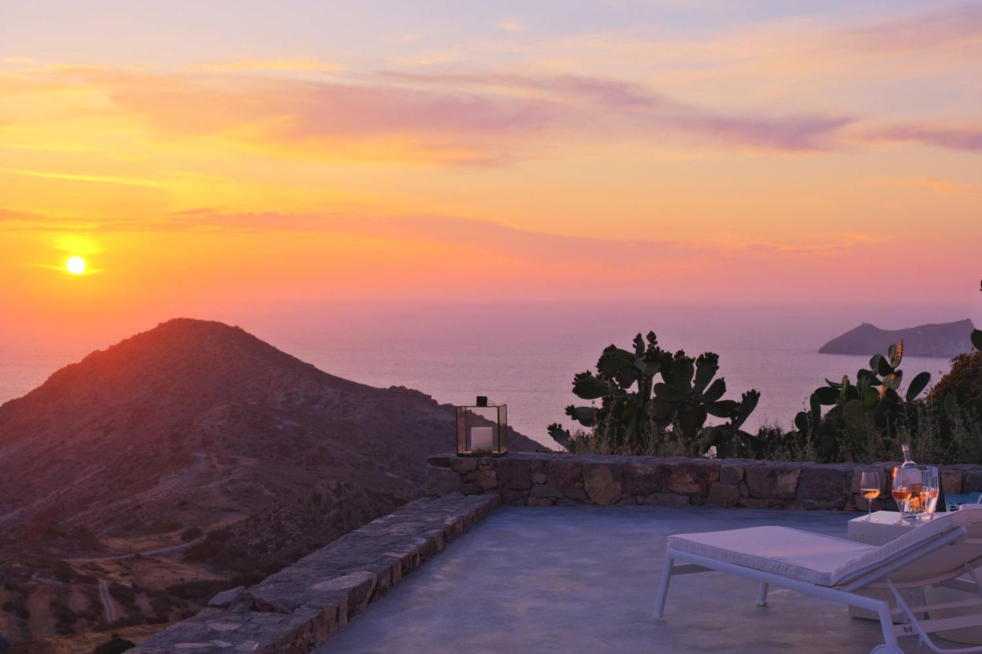 Odyssey Rock Milos Sunset Suites Plaka  Chambre photo