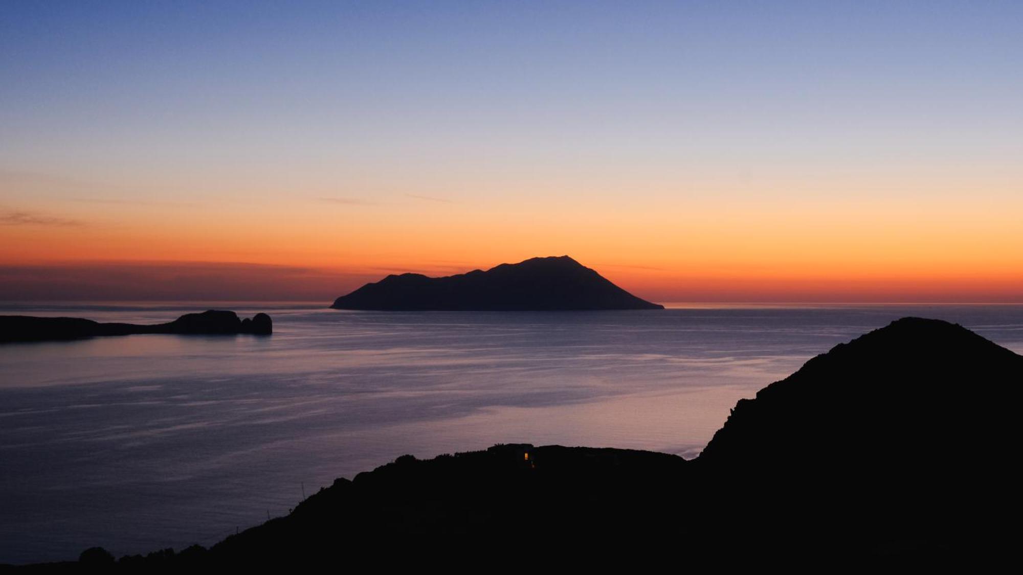 Odyssey Rock Milos Sunset Suites Plaka  Extérieur photo