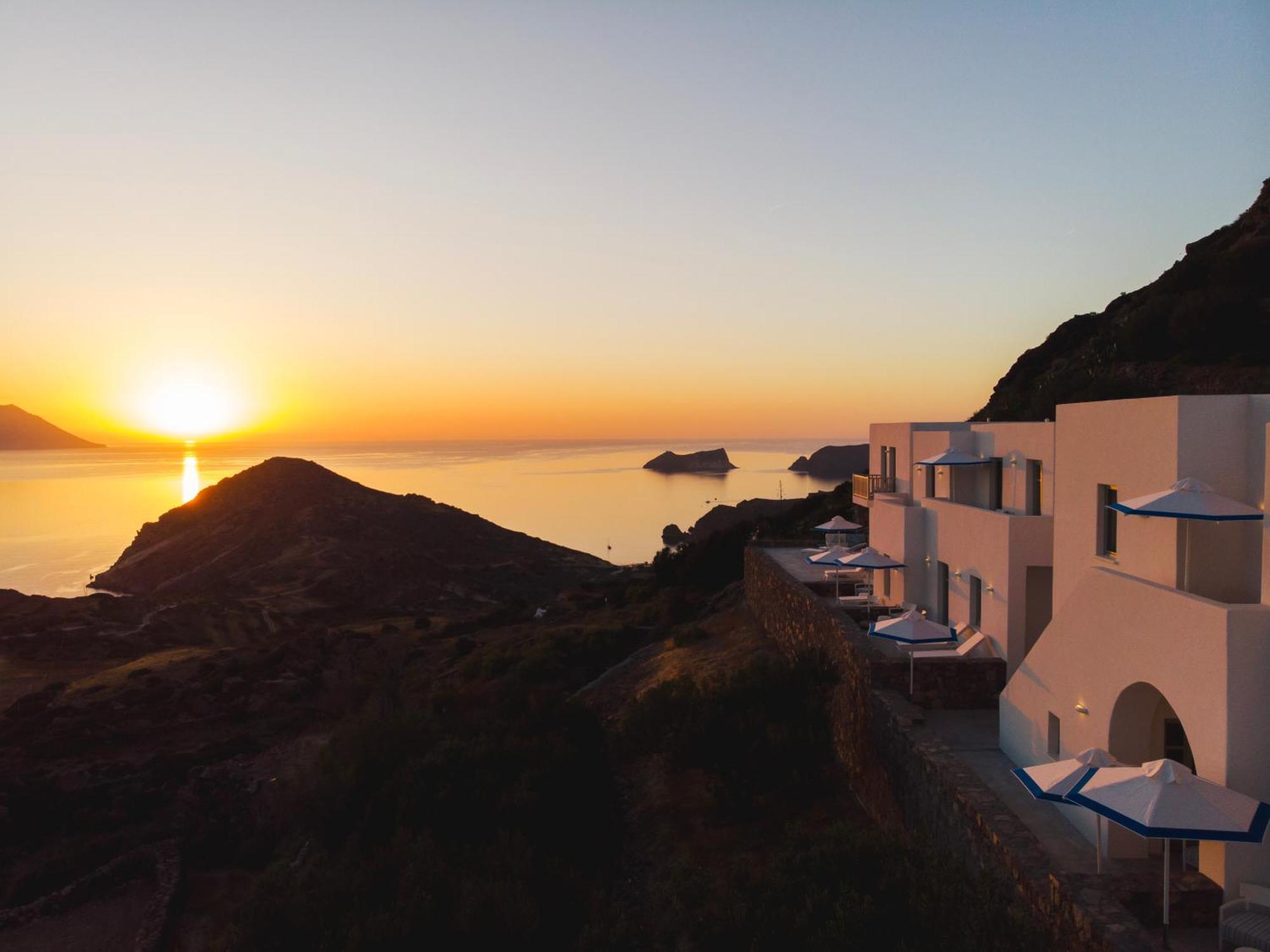 Odyssey Rock Milos Sunset Suites Plaka  Extérieur photo