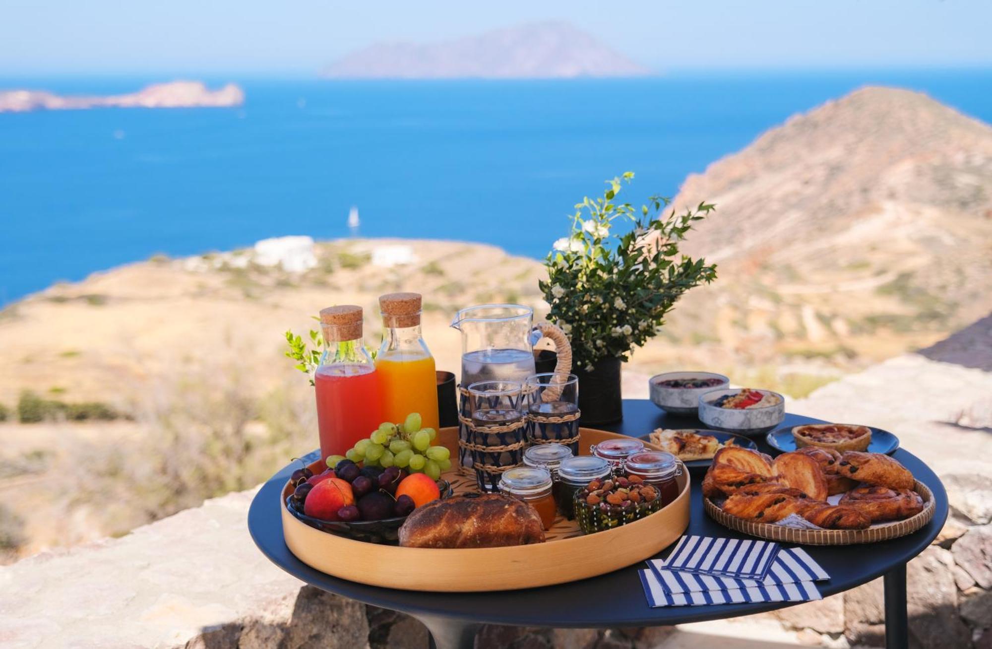Odyssey Rock Milos Sunset Suites Plaka  Extérieur photo
